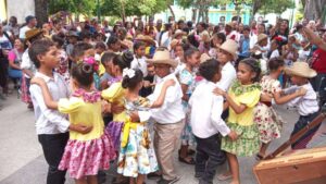Santa Lucía del Tuy vibró al ritmo del joropo en festival estudiantil