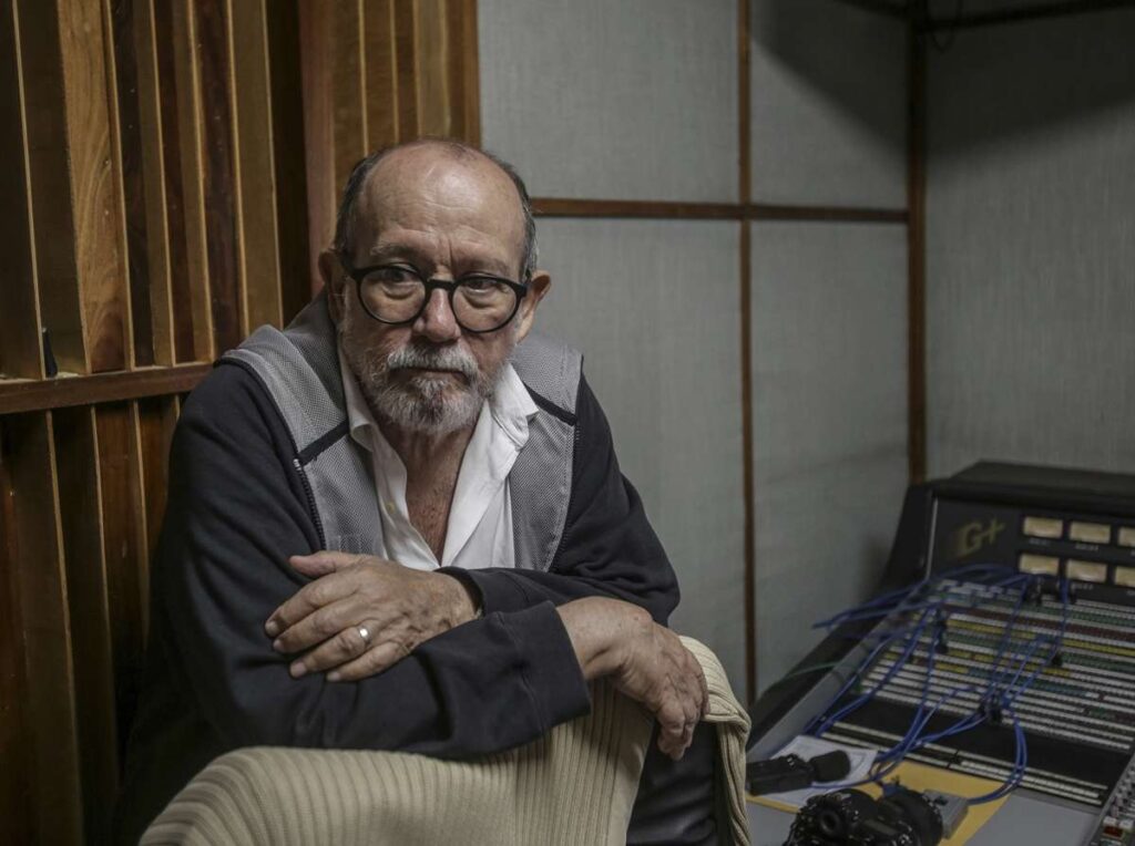 Silvio Rodríguez hace honor a su estilo en "Quería saber"