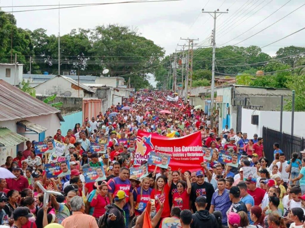 Tinaco marchó en apoyo al presidente Nicolás Maduro