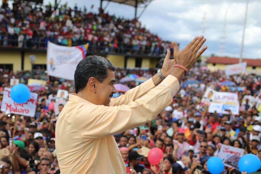 Univisión sacó de su web encuesta pro Maduro