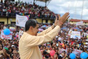 Univisión sacó de su web encuesta pro Maduro