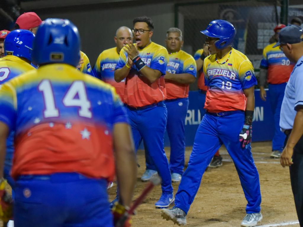 Venezuela doblegó a México y va invicto