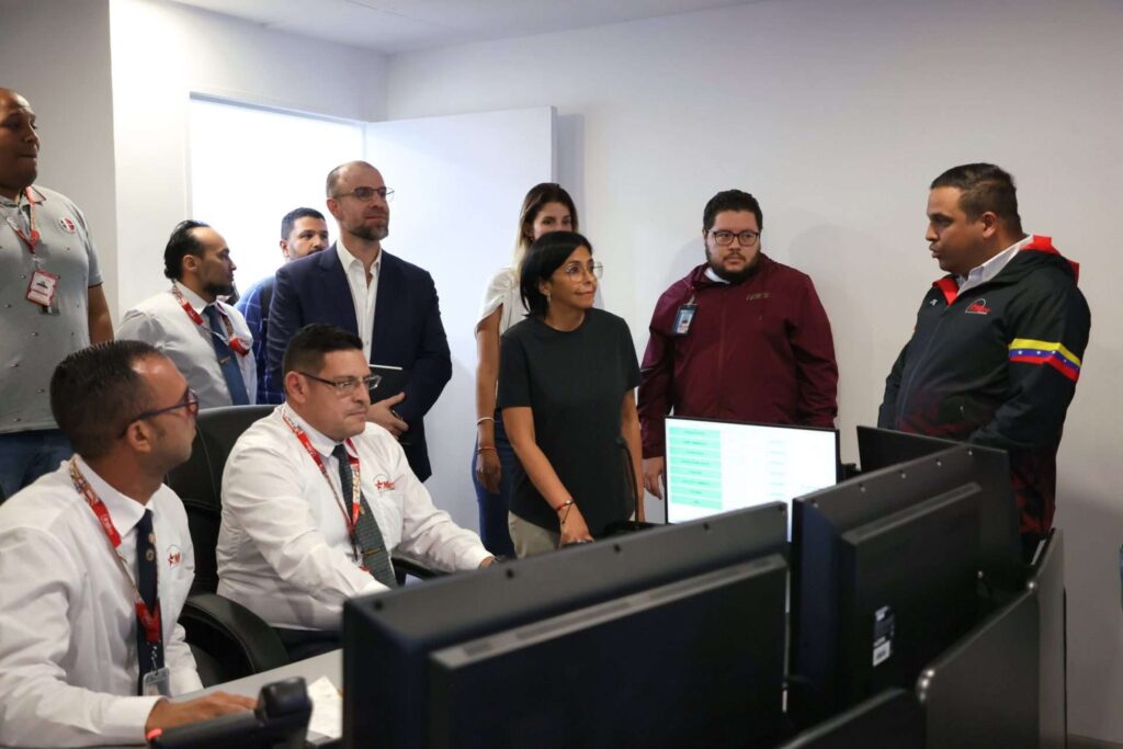 Vicepresidente supervisó centro de operaciones del Metro de Caracas