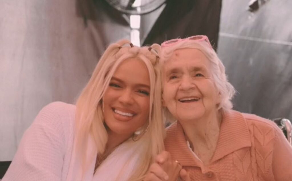 Karol G junto a Inesita- Foto Cortesía