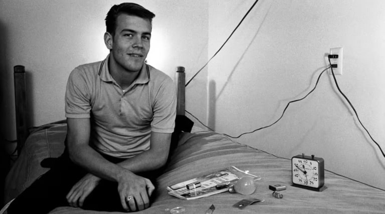 El impactante y brutal experimento de un adolescente que pasó 11 días sin dormir