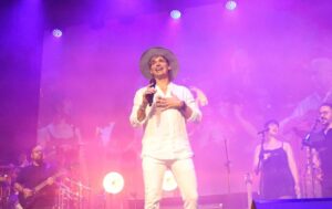 ¡Tres décadas de música! Carlos Baute celebró su trayectoria con un concierto histórico