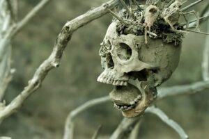 Uno de los westerns más violentos y descarnados está en Prime México, un descenso a los infiernos con tintes de terror