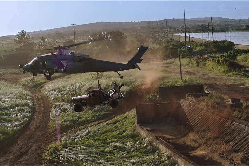 Hoy en TV, la exitosa película de acción que intentará convencerte de que un hombre puede tirar abajo un helicóptero