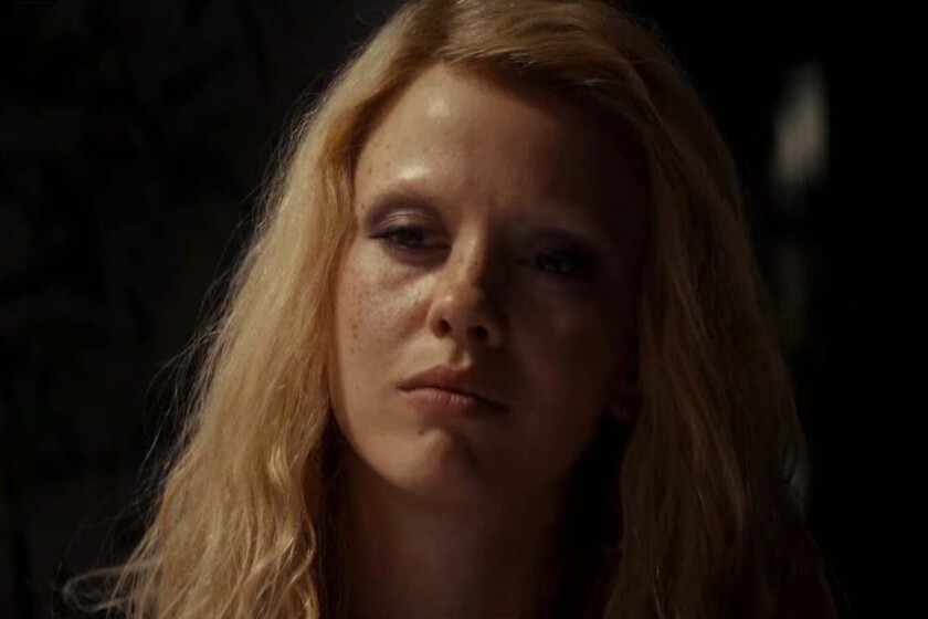 "No te van a creer porque no eres nadie, lárgate llorón". La víctima que ha demandado a Mia Goth en el rodaje de 'MaXXXine' detalla la supuesta agresión y burla de la actriz