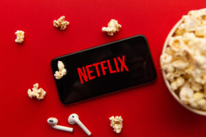 Netflix da la sorpresa con sus ingresos anuales, un año después de cancelar las cuentas compartidas