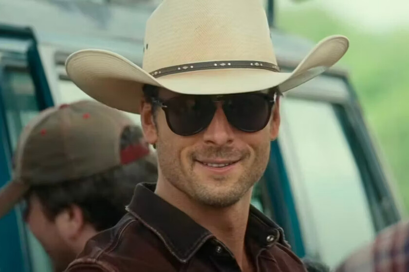 De no poder interpretar "a un cadáver en CSI" a estar apadrinado por Tom Cruise. Cómo Glen Powell se está convirtiendo en una de las nuevas grandes estrellas de Hollywood