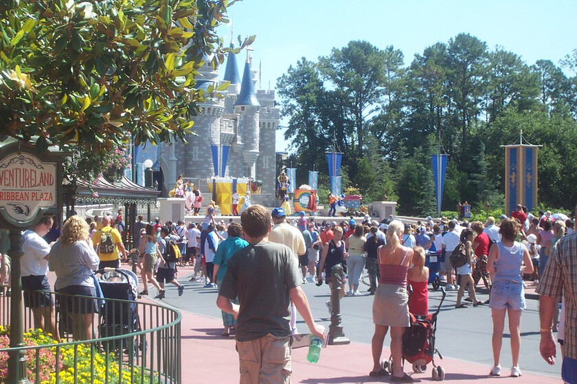 Las quejas de los visitantes por los altos precios han afectado a Disney, y ahora está empezando a ofrecer descuentos en sus parques