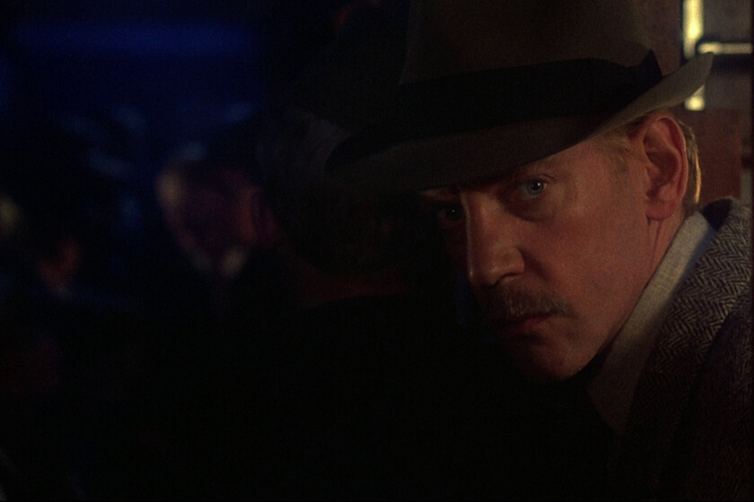 Últimos días para ver en Prime Video a Donald Sutherland liderando un tenso thriller sobre la Segunda Guerra Mundial