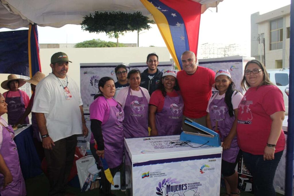 315 pescadoras del Zulia reciben recursos para sus emprendimientos