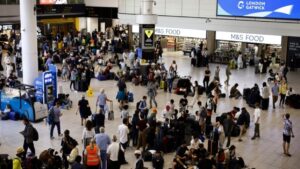 Las aerolíneas reanudan gradualmente sus servicios tras el fallo informático de Microsoft