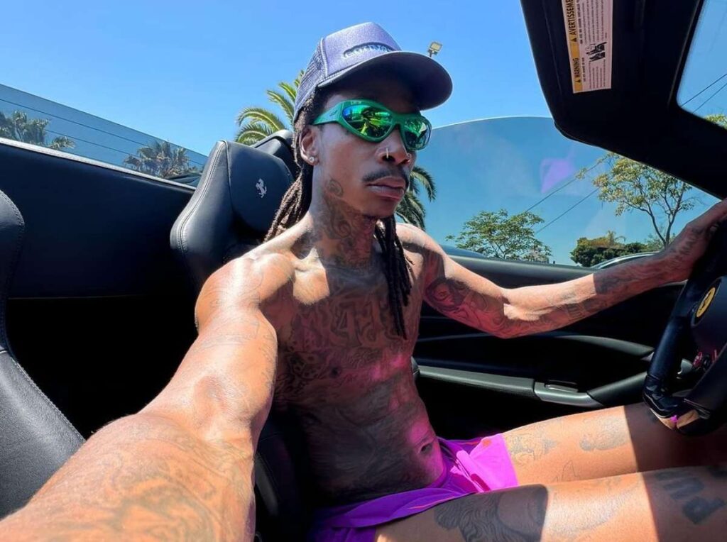 Al rapero Wiz Khalifa le pusieron los ganchos en Rumanía
