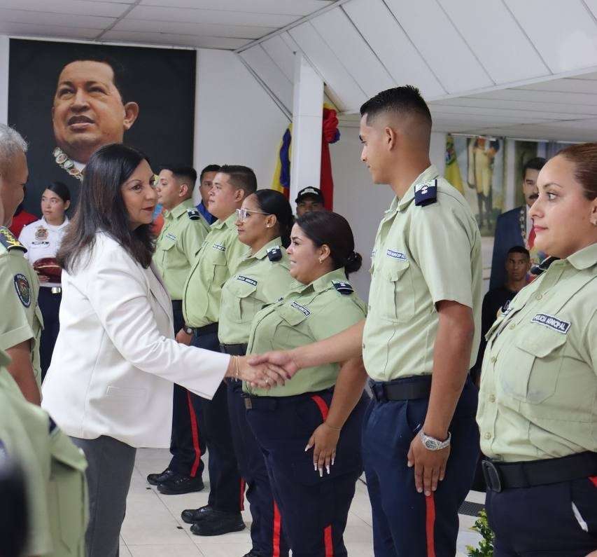 Alcaldesa asciende a 132 funcionarios de la Policía de Caracas