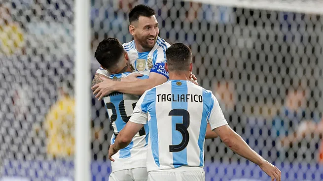 Argentina avanza a la final con tantos de Álvarez y Messi