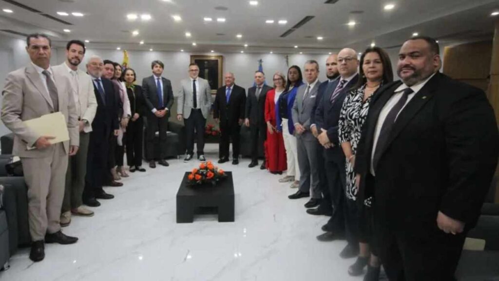 CNE recibió este jueves a expertos electorales de la ONU