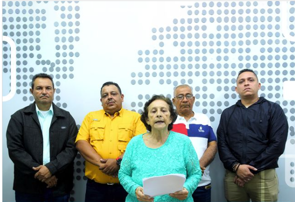 Cinco alcaldes más rompen con la oposición y apoyan a Nicolás Maduro