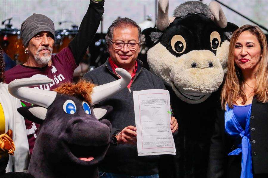 Colombia sanciona ley que prohíbe las corridas de toros