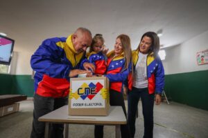 La gente está en la calle y se respetará la voluntad del pueblo