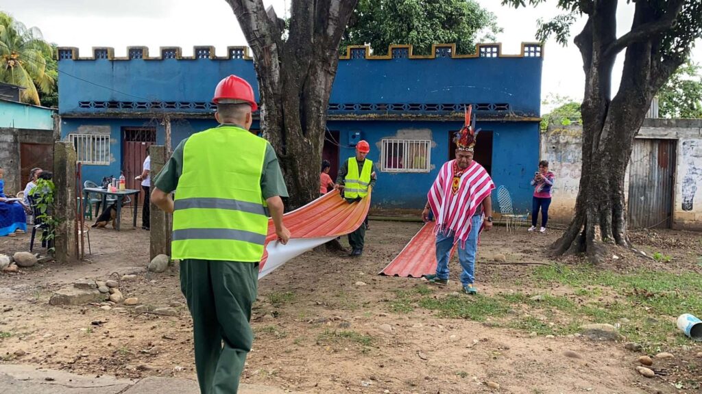 Dotan de techos a comunidades indígenas de Barinas