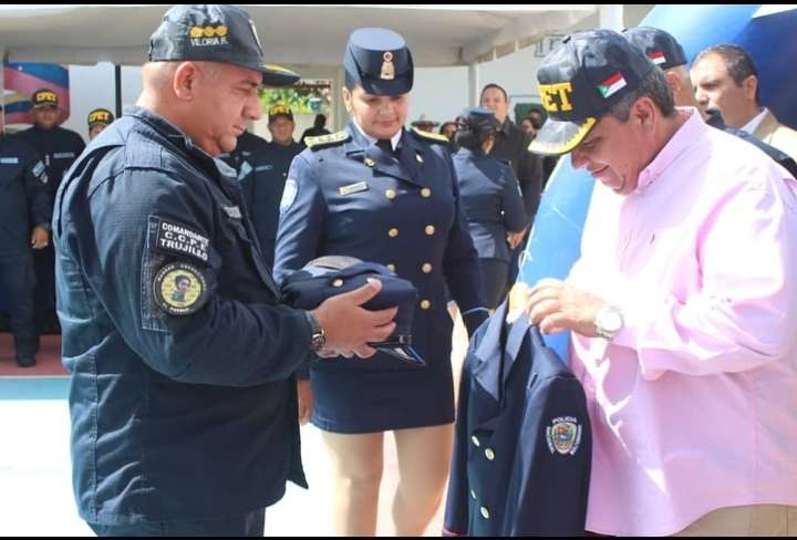 Dotan de uniformes e insumos al Cuerpo de Policía de Trujillo