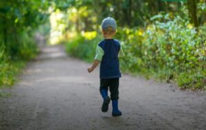 ¡Milagro en EEUU! Bebé de un año sobrevivió dos días a la intemperie tras el destructivo paso de Beryl