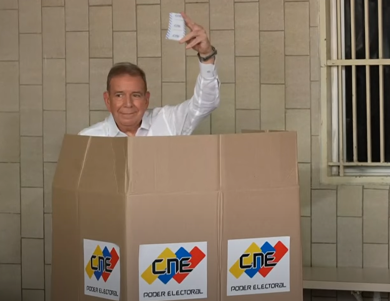 Edmundo González ejerció su voto en la elección presidencial
