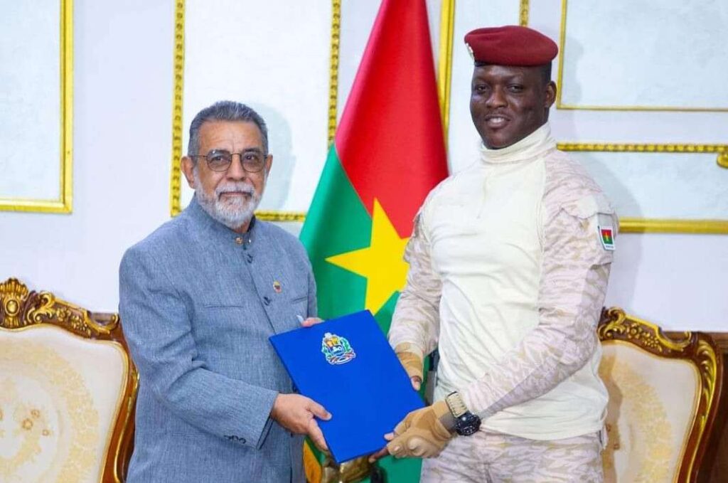Embajador Elio Colmenares entrega Cartas Credenciales en Burkina Faso