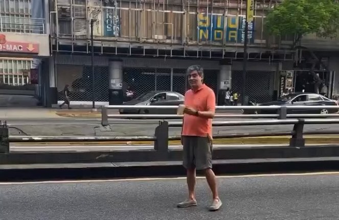 Periodista asegura que el ex Alcalde de Chacao Emilio Graterón quedó para vender panelitas de San Joaquín