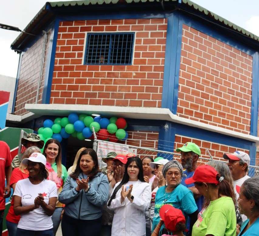 Entregan rehabilitado consultorio en Catia