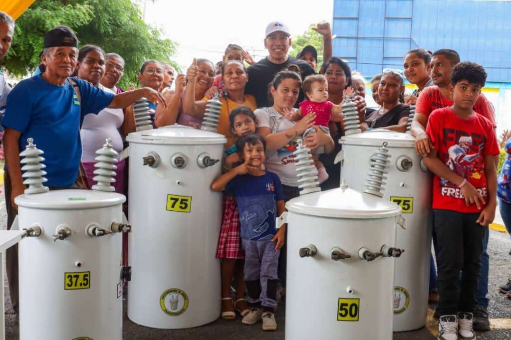 Entregan transformadores para servicio eléctrico en Puerto La Cruz