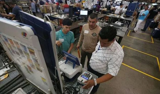 Este domingo CNE realizó auditorías de máquinas electorales