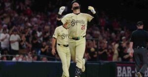 El venezolano Eugenio Suárez desata la locura al despachar tres cuadrangulares en la victoria de Arizona