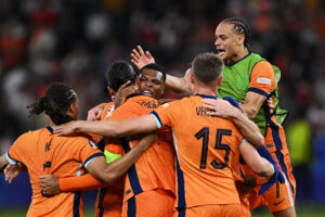 Países Bajos lo remonta y clasifica a semifinal al vencer a Turquía