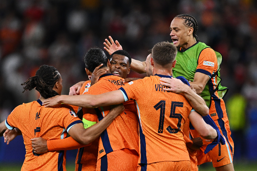 Países Bajos lo remonta y clasifica a semifinal al vencer a Turquía