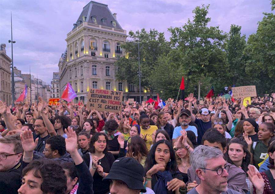 Extrema derecha francesa gana legislativas en Francia