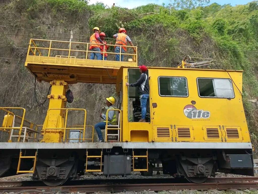 Ferrocarril tuyero funcionará con vía única temporal este domingo