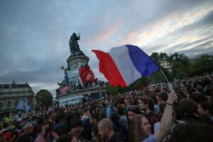 Franceses toman las calles en varias ciudades contra la ultraderecha