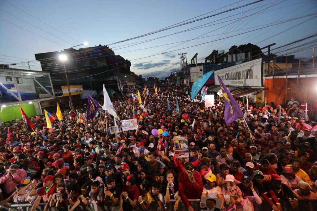 Fuerzas revolucionarias se desbordaron en Barinas en apoyo a Maduro