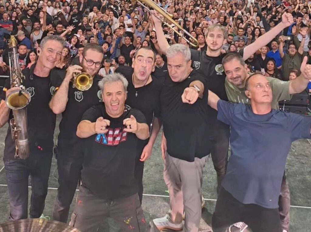 Hombres G reviven con Reik 'Marta tiene un marcapasos'