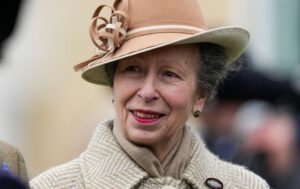 La princesa Ana fue dada de alta tras pasar cinco días en el hospital