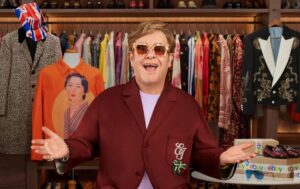 Elton John subasta objetos personales para recaudar fondos contra el SIDA