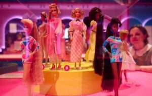 ¡Barbie invade el Museo del Diseño de Londres en su 65º aniversario!