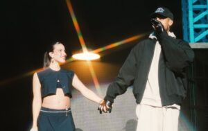 Jay Wheeler presume tatuaje en honor a su esposa e hija