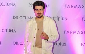 Jonathan Moly emitió su opinión ante los artistas que participaron en el tema oficial de la campaña de Nicolás Maduro