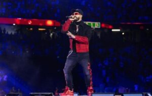 Anuel AA se enfrenta a burlas por su voz en la Velada del Año 4