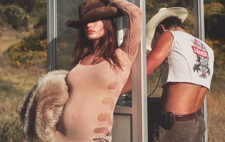 Hailey Bieber se sincera sobre su matrimonio con Justin Bieber en W Magazine